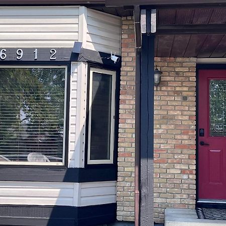Апартаменты Calgary-Banff House Close Lrt&Dt&Free Parking Экстерьер фото