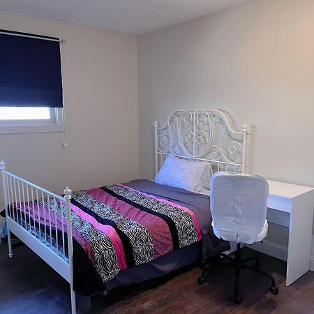 Апартаменты Calgary-Banff House Close Lrt&Dt&Free Parking Экстерьер фото