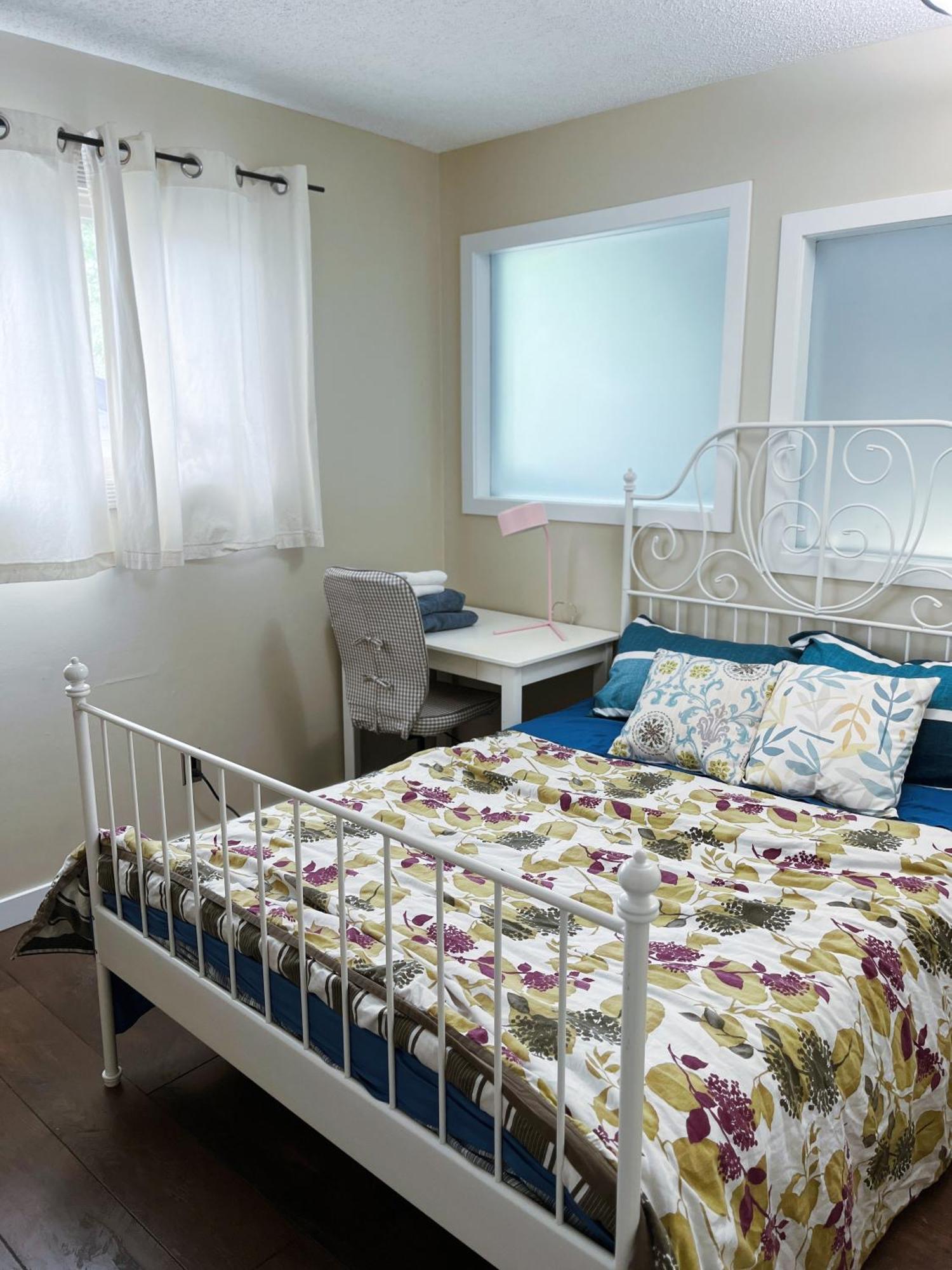 Апартаменты Calgary-Banff House Close Lrt&Dt&Free Parking Экстерьер фото