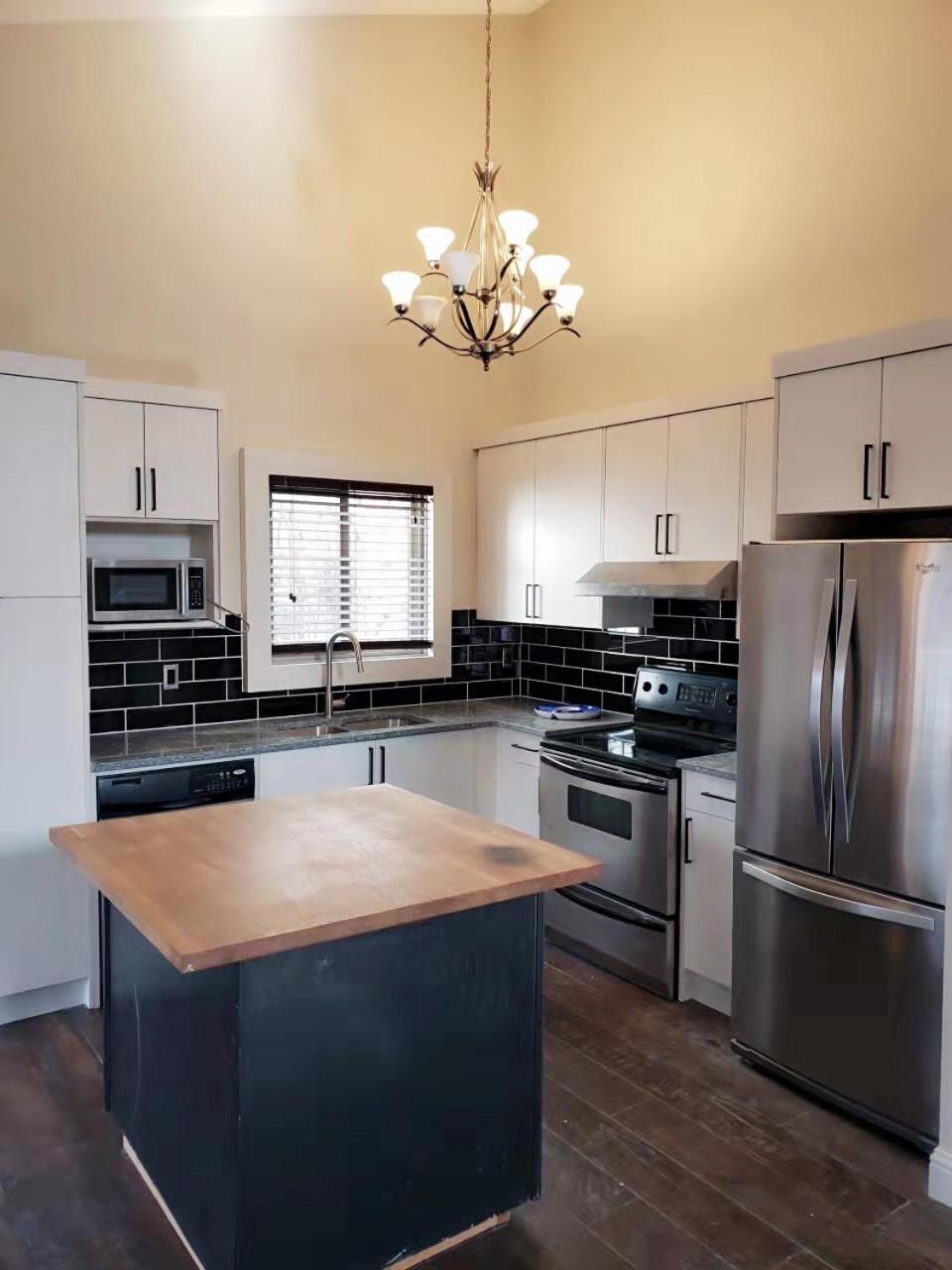 Апартаменты Calgary-Banff House Close Lrt&Dt&Free Parking Экстерьер фото