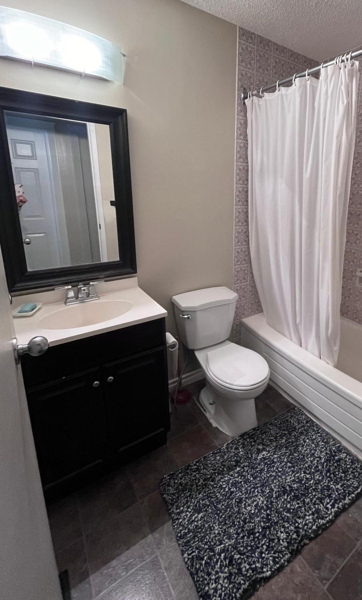 Апартаменты Calgary-Banff House Close Lrt&Dt&Free Parking Экстерьер фото